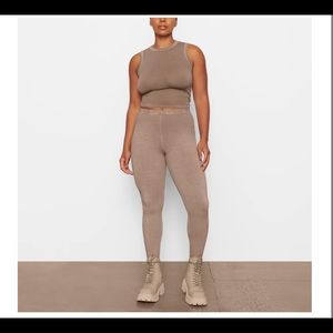 Skims crew neck Tank